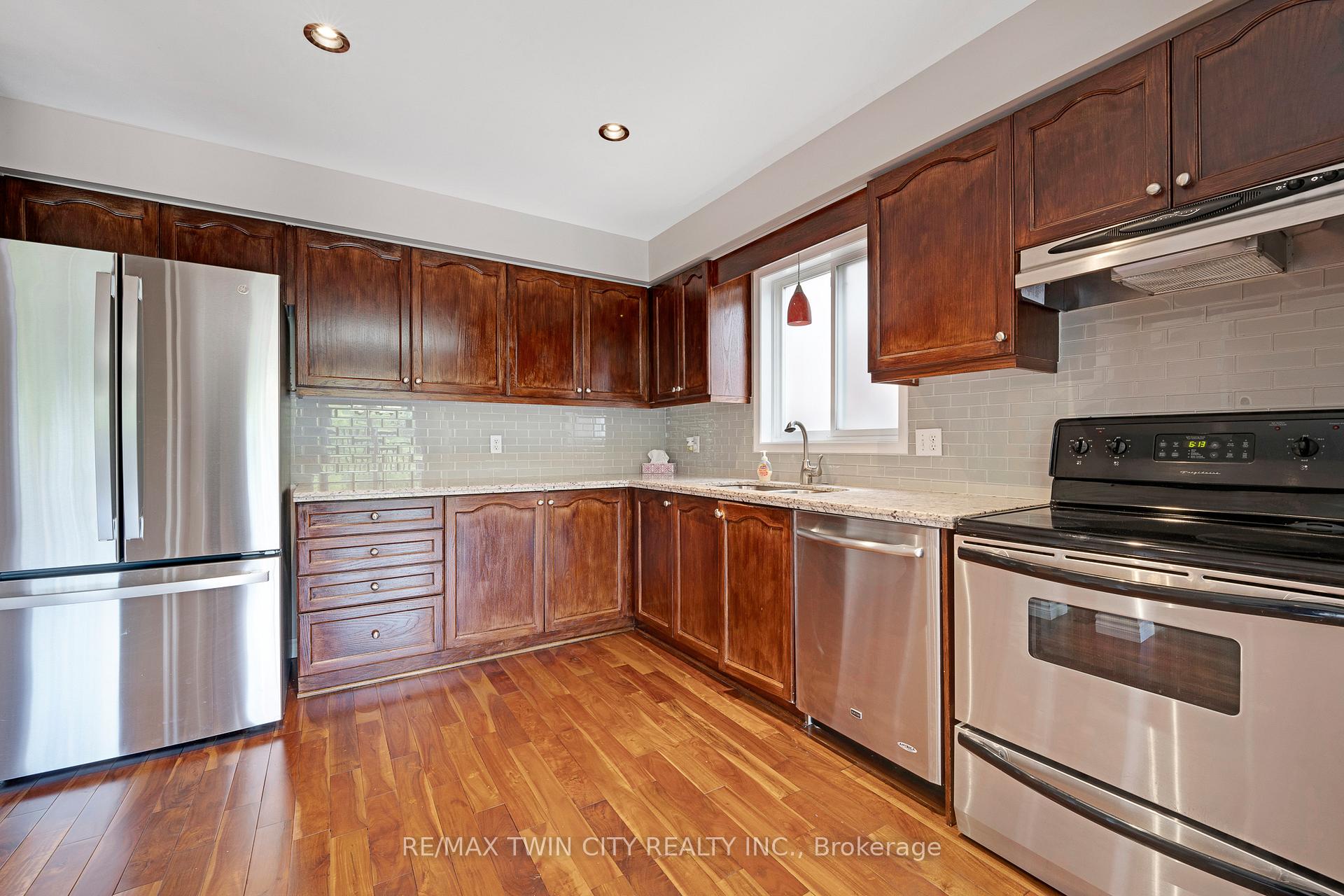 Photo 17 of 195 Pineland Court, Waterloo — HOMEH