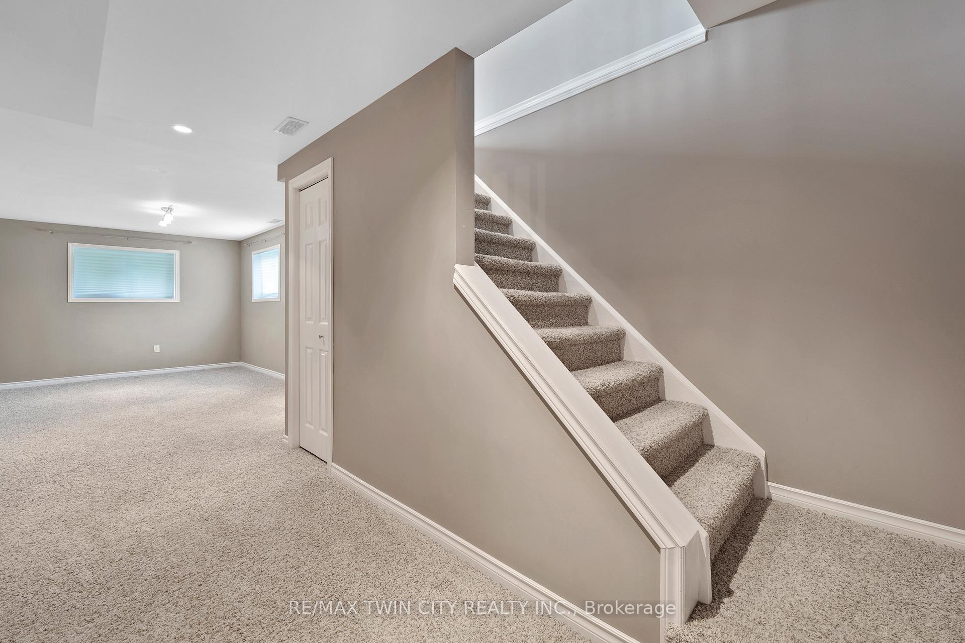 Photo 33 of 195 Pineland Court, Waterloo — HOMEH