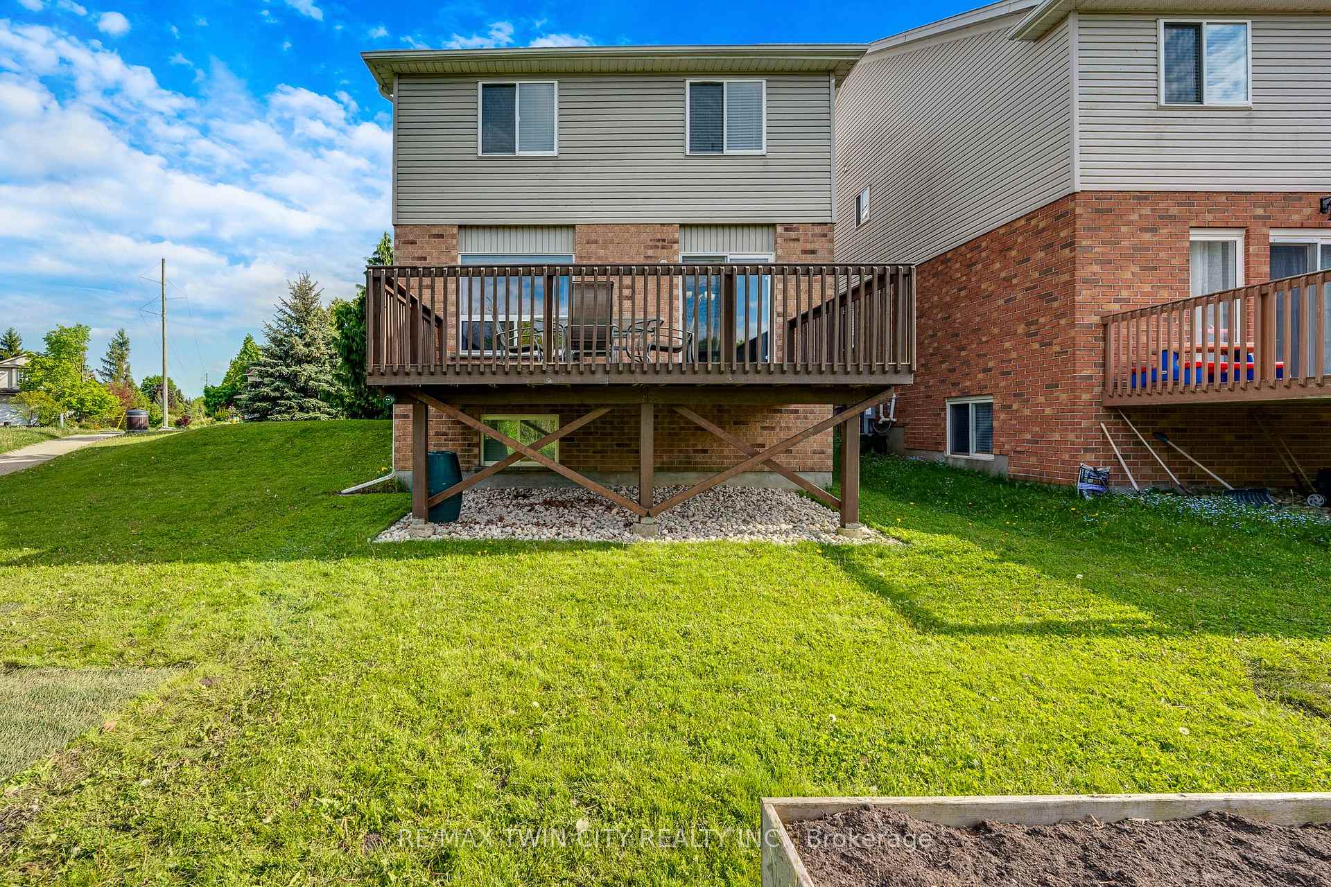 Photo 37 of 195 Pineland Court, Waterloo — HOMEH