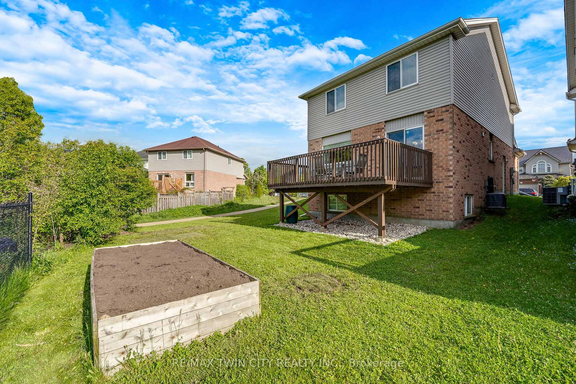 Photo 40 of 195 Pineland Court, Waterloo — HOMEH