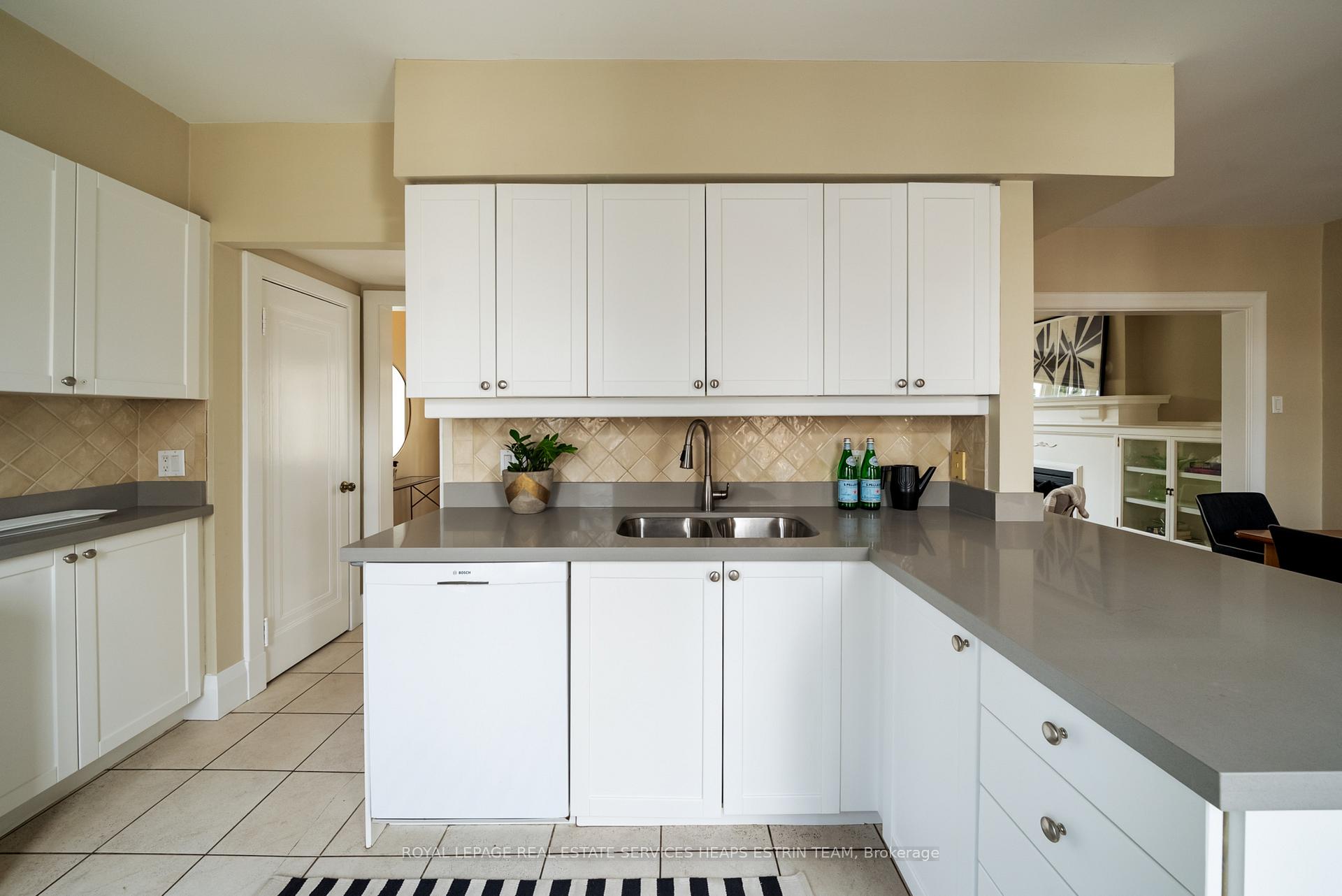 Photo 8 of 85 Douglas Crescent, Toronto, Leaside — HOMEH