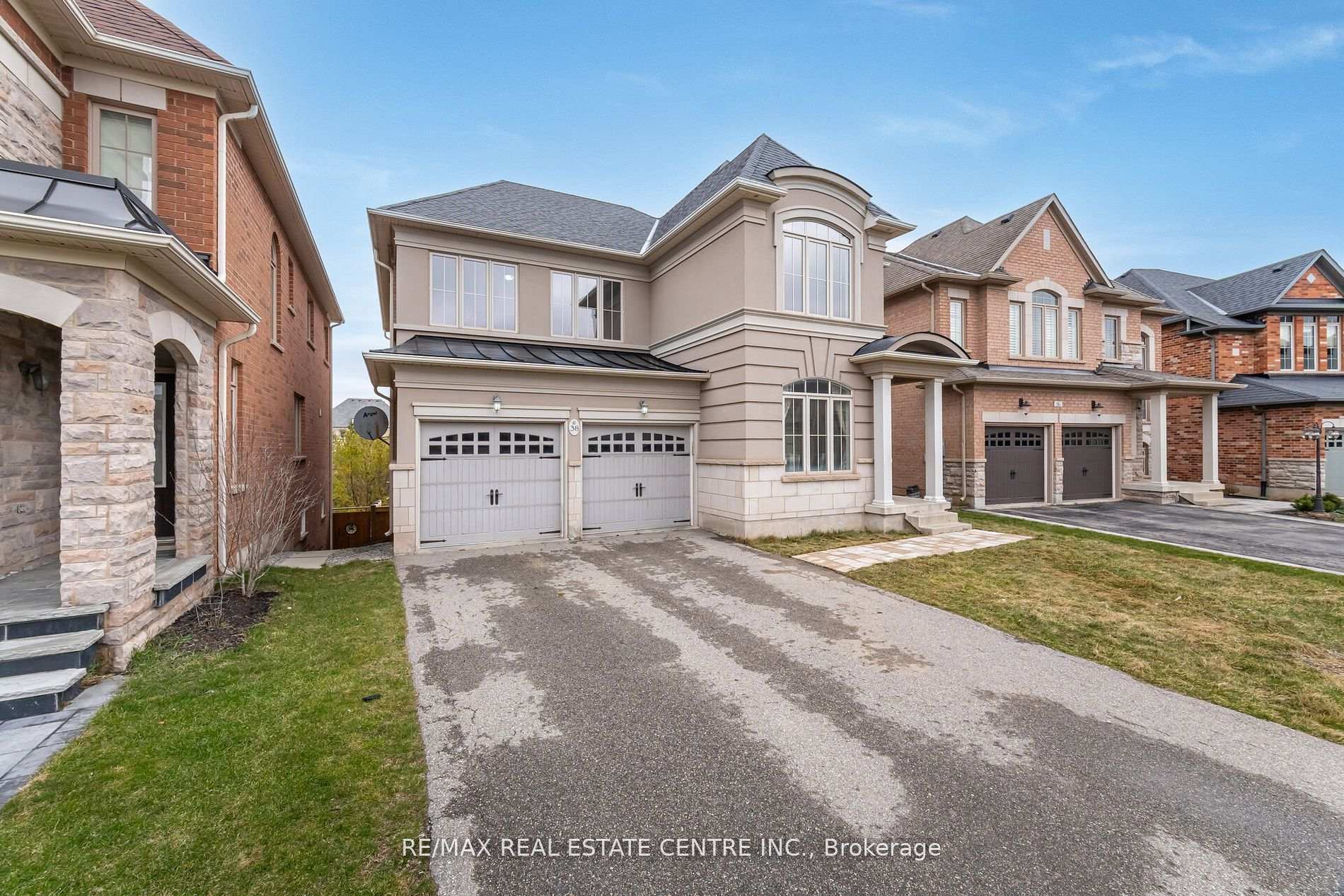 Photo 5 of 38 Junetown Circle, Brampton, Credit Valley — HOMEH