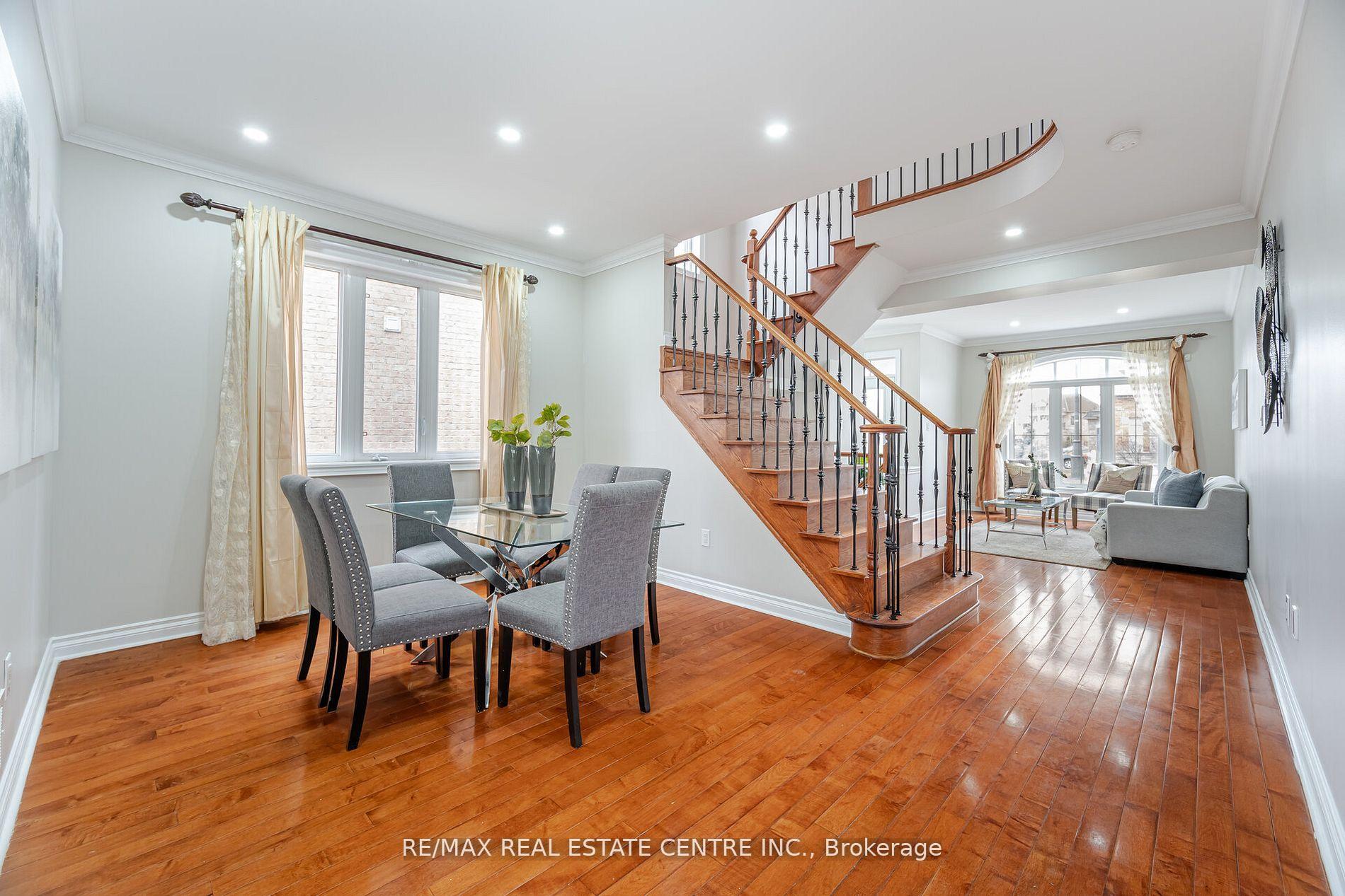Photo 8 of 38 Junetown Circle, Brampton, Credit Valley — HOMEH