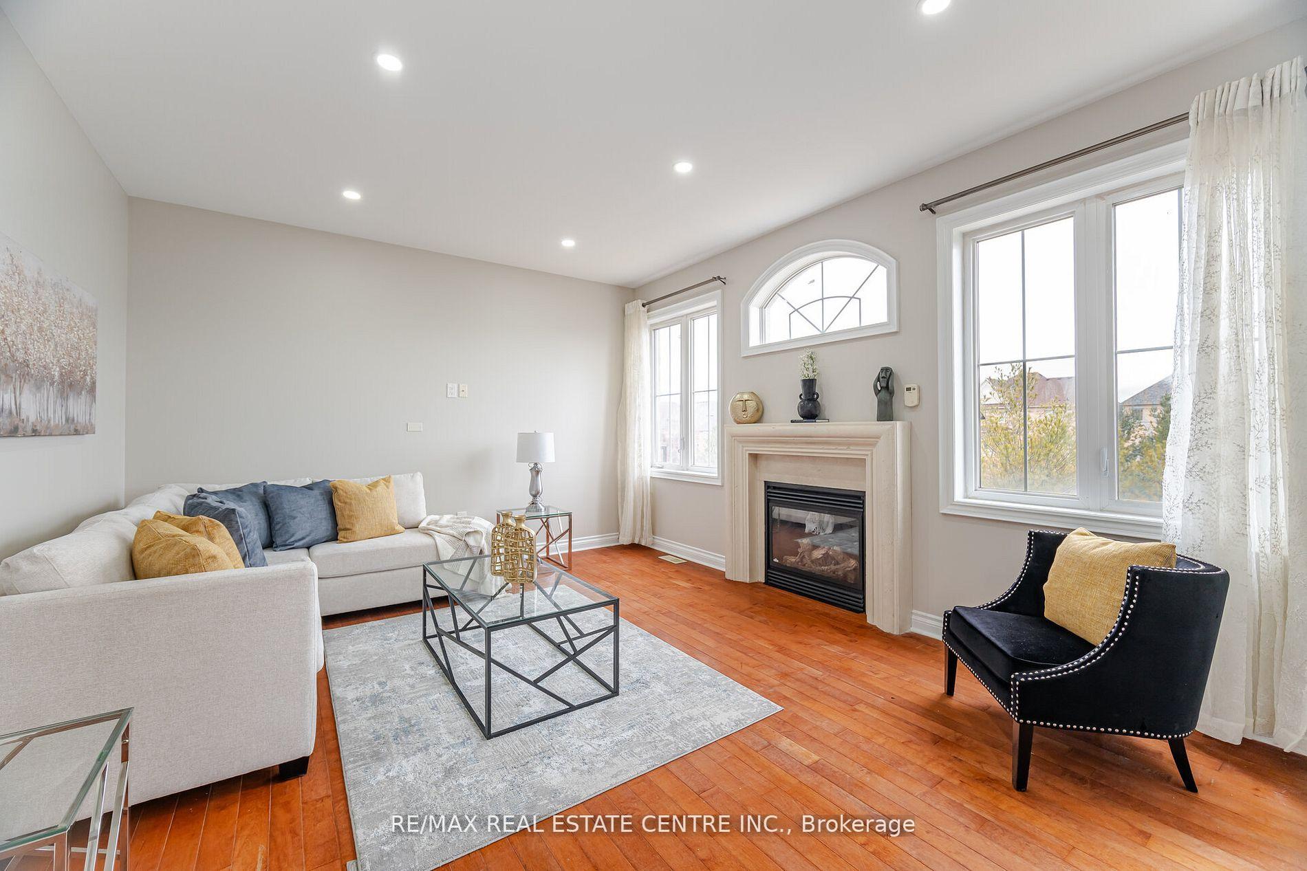 Photo 21 of 38 Junetown Circle, Brampton, Credit Valley — HOMEH