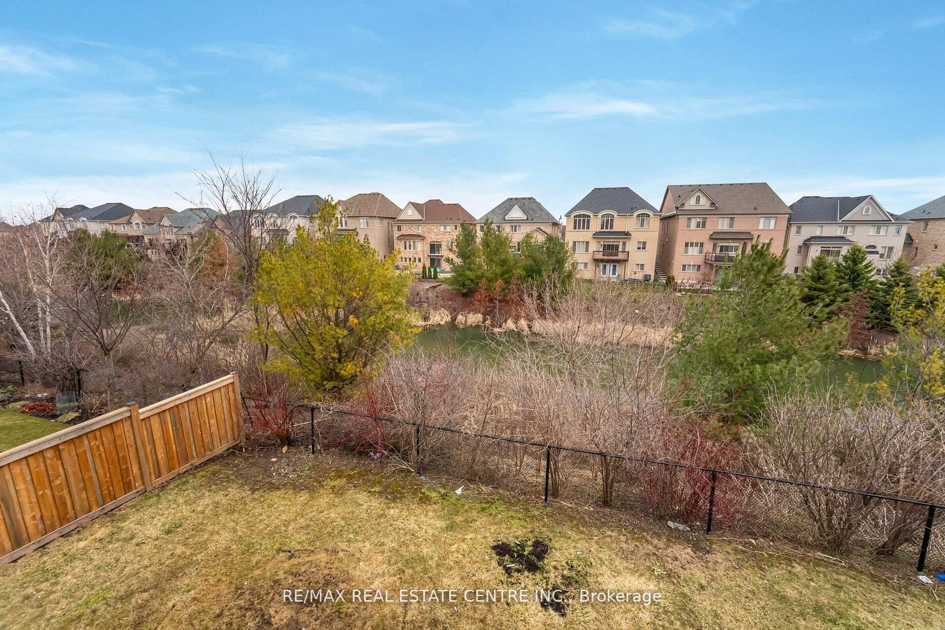 Photo 13 of 38 Junetown Circle, Brampton, Credit Valley — HOMEH