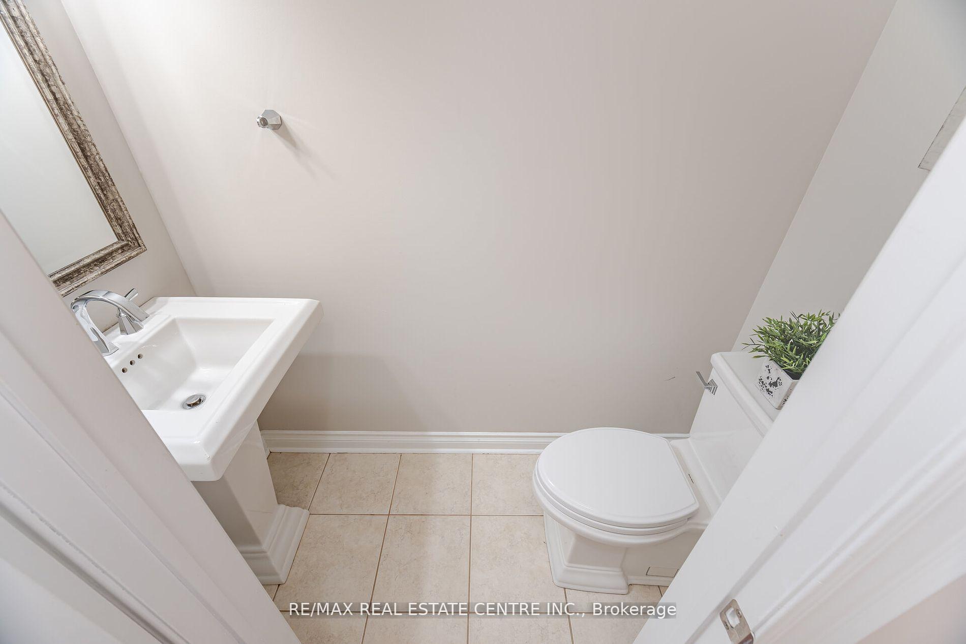 Photo 9 of 38 Junetown Circle, Brampton, Credit Valley — HOMEH