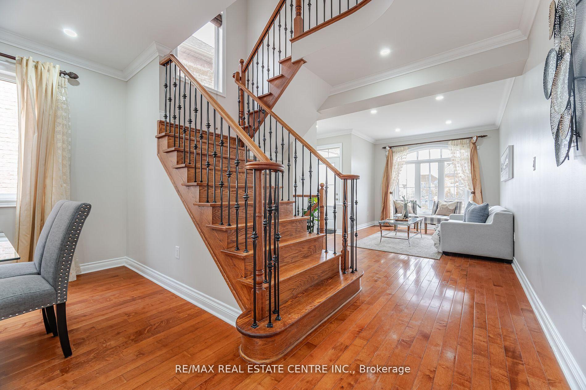 Photo 19 of 38 Junetown Circle, Brampton, Credit Valley — HOMEH