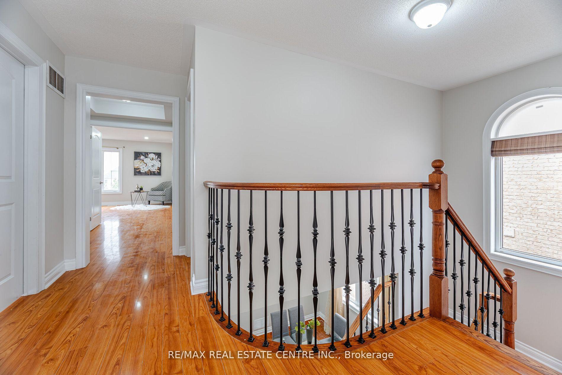 Photo 24 of 38 Junetown Circle, Brampton, Credit Valley — HOMEH