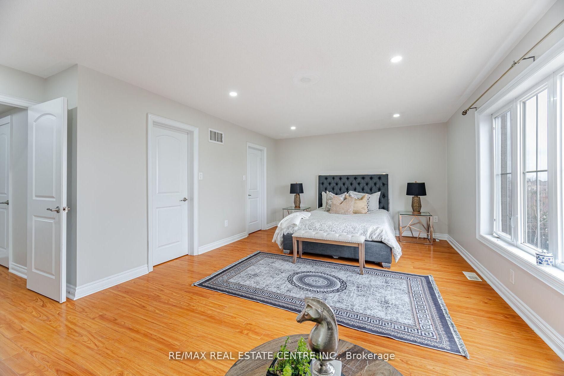 Photo 33 of 38 Junetown Circle, Brampton, Credit Valley — HOMEH