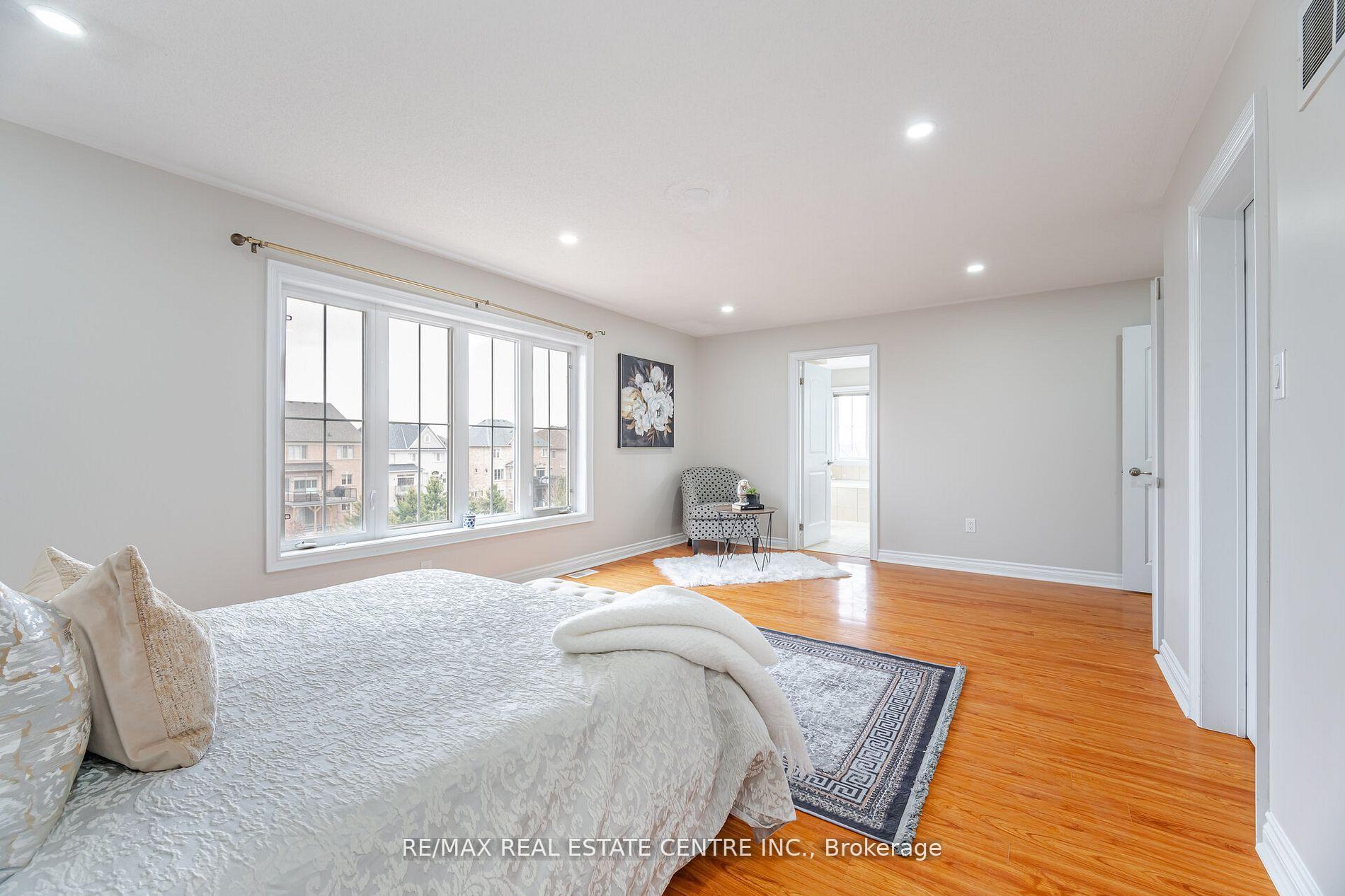 Photo 32 of 38 Junetown Circle, Brampton, Credit Valley — HOMEH