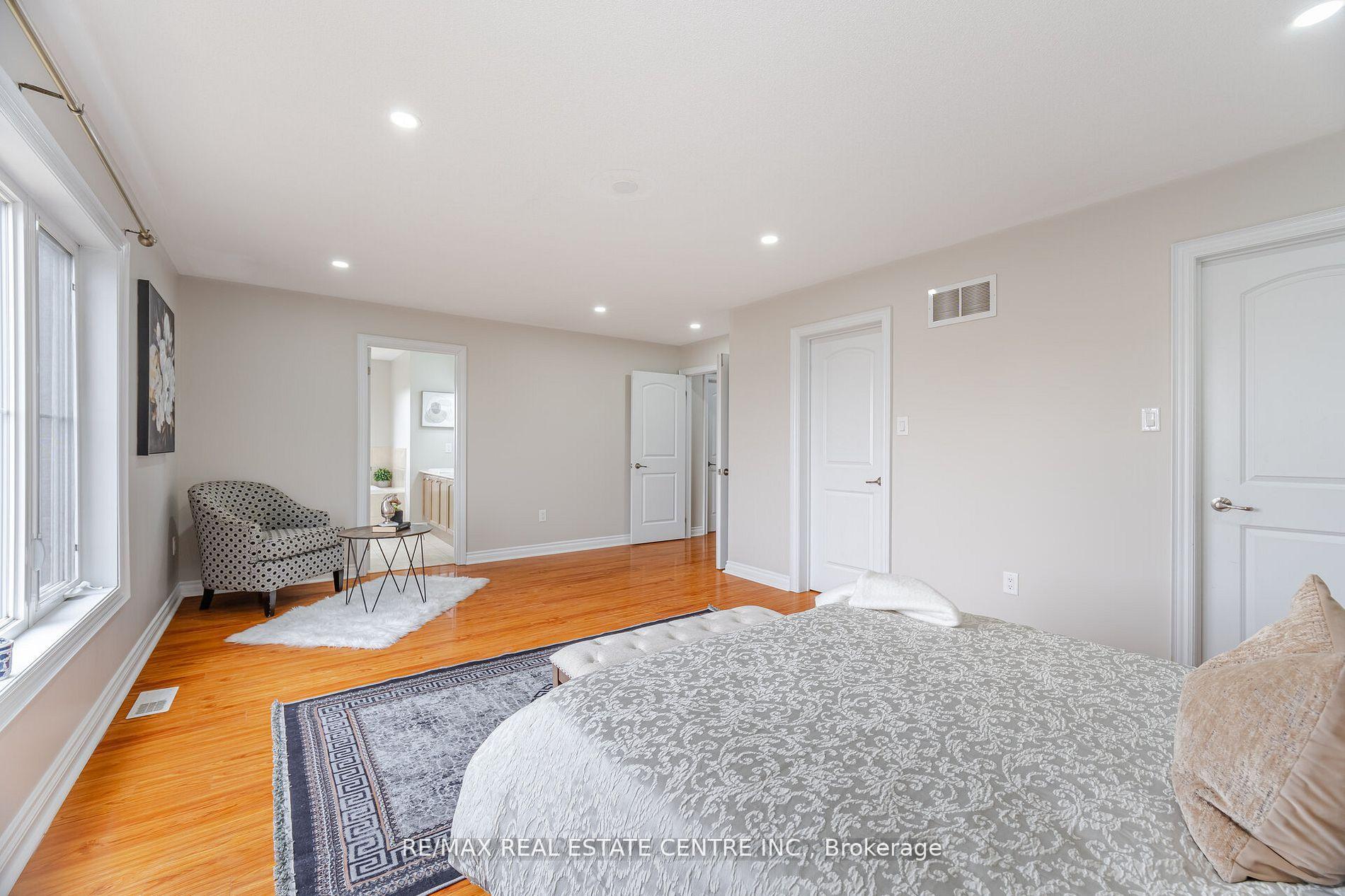 Photo 22 of 38 Junetown Circle, Brampton, Credit Valley — HOMEH