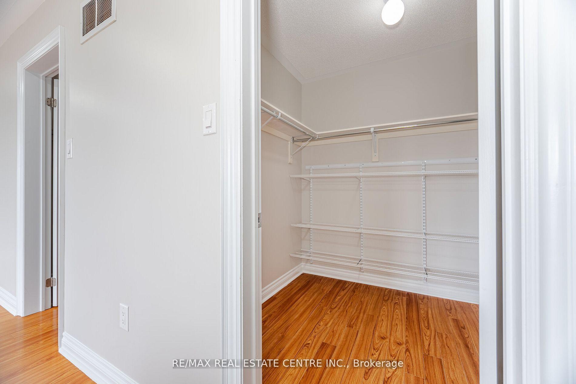 Photo 14 of 38 Junetown Circle, Brampton, Credit Valley — HOMEH