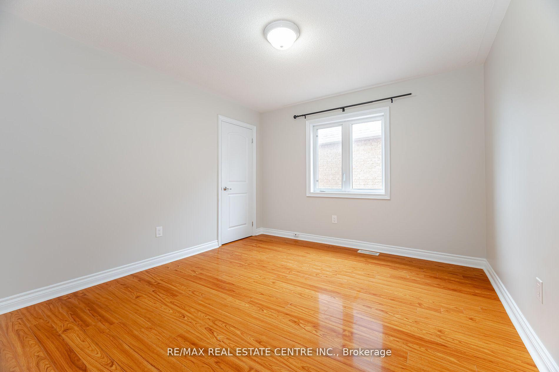 Photo 18 of 38 Junetown Circle, Brampton, Credit Valley — HOMEH
