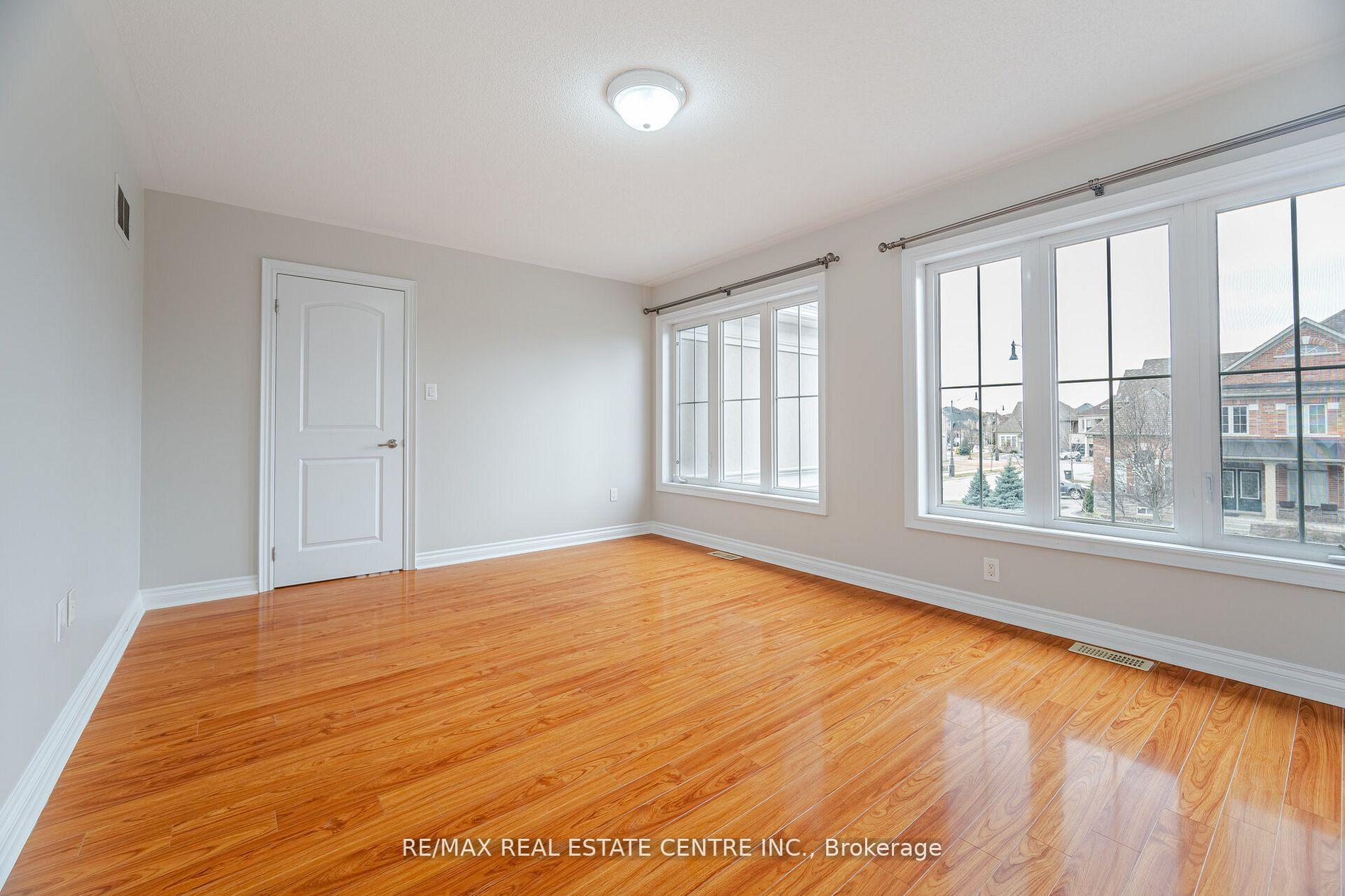 Photo 29 of 38 Junetown Circle, Brampton, Credit Valley — HOMEH