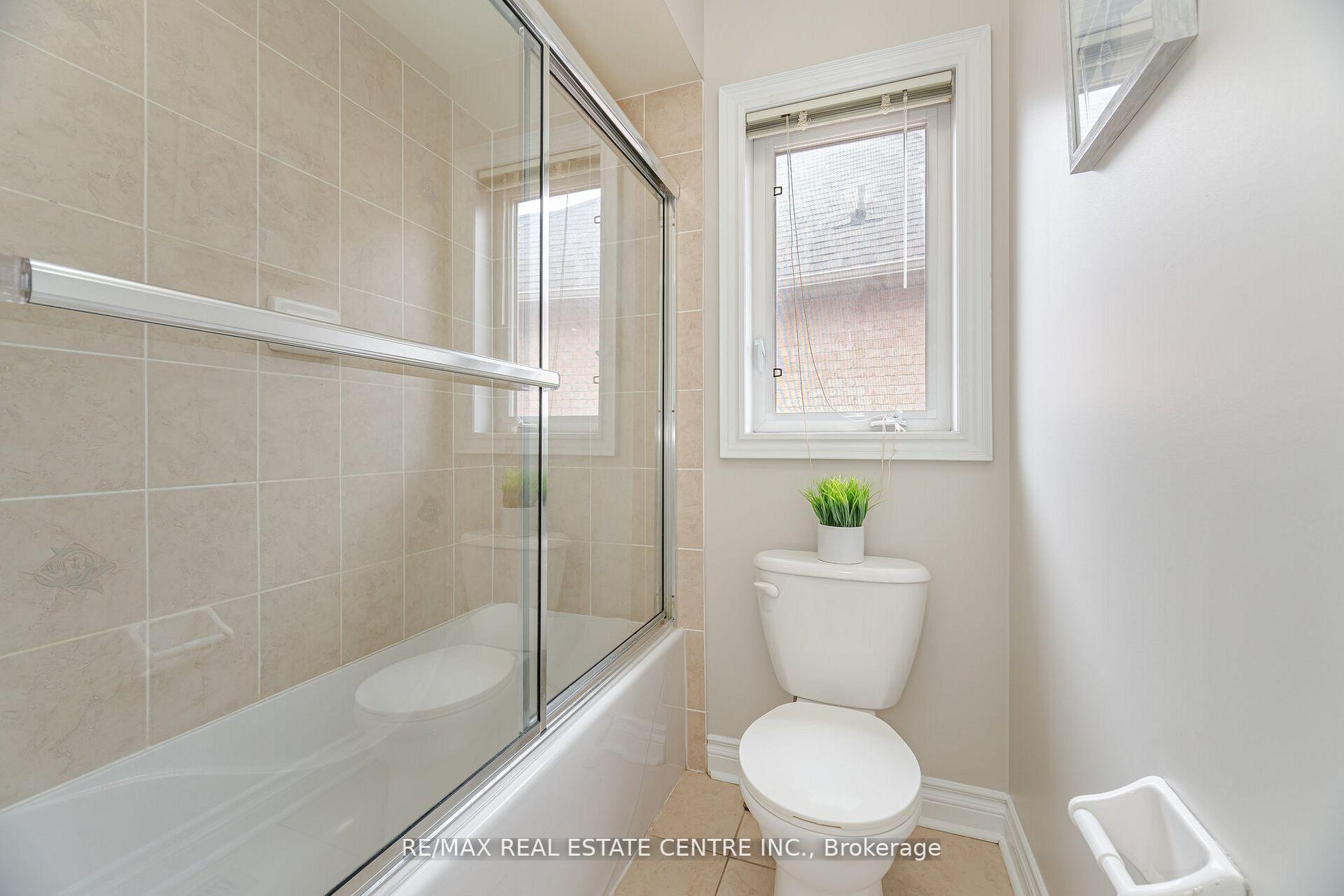 Photo 34 of 38 Junetown Circle, Brampton, Credit Valley — HOMEH