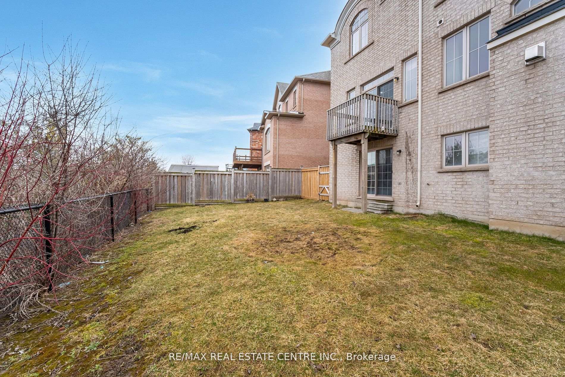 Photo 37 of 38 Junetown Circle, Brampton, Credit Valley — HOMEH