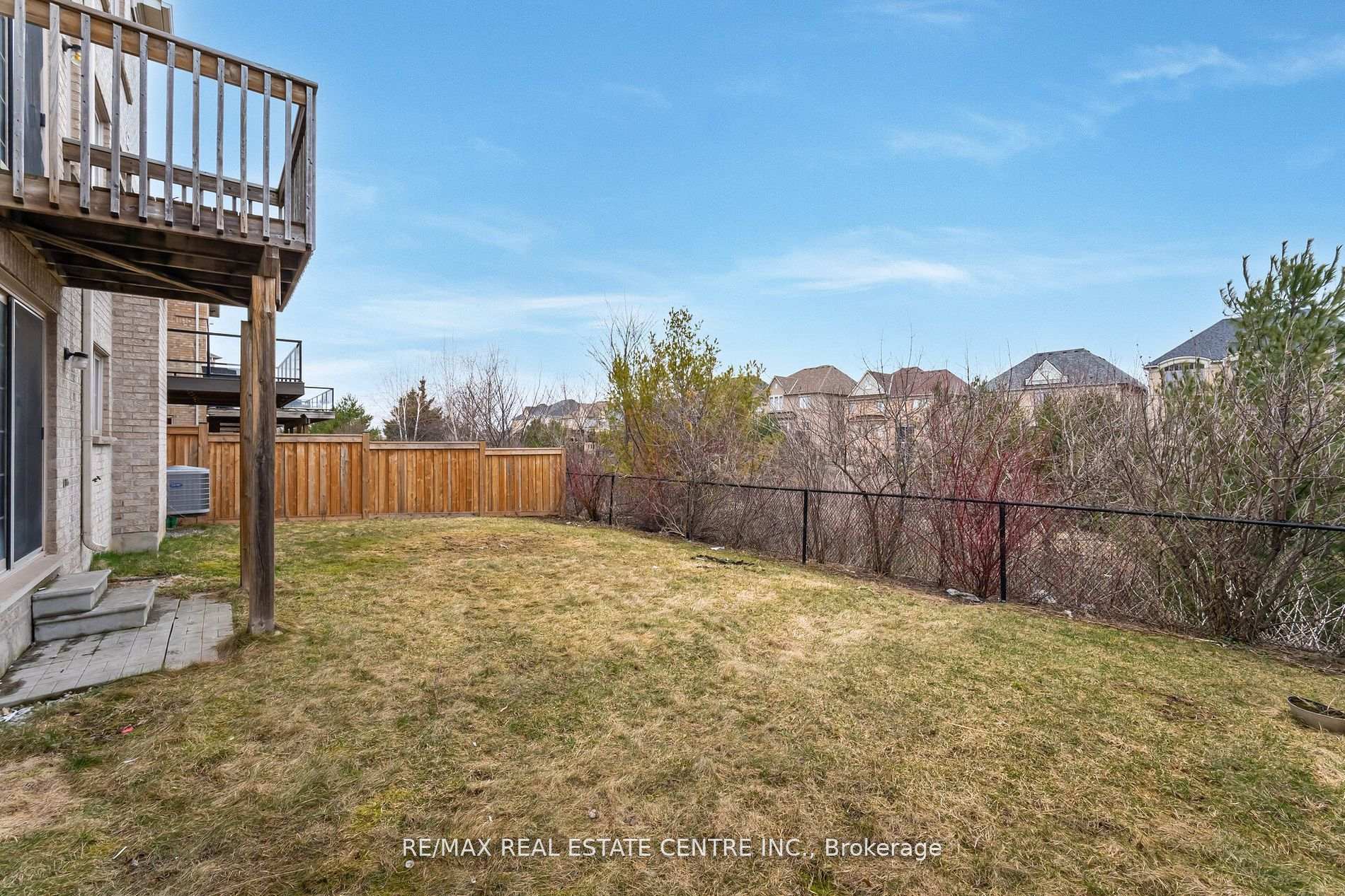 Photo 36 of 38 Junetown Circle, Brampton, Credit Valley — HOMEH