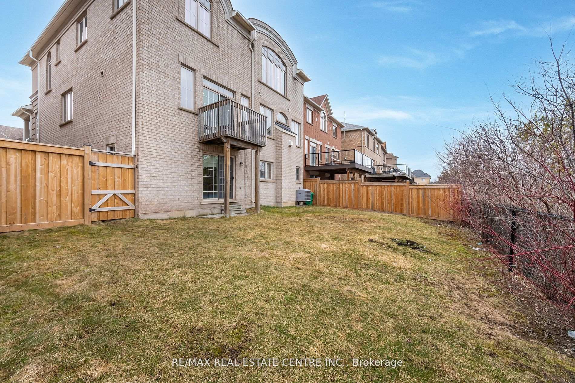 Photo 39 of 38 Junetown Circle, Brampton, Credit Valley — HOMEH