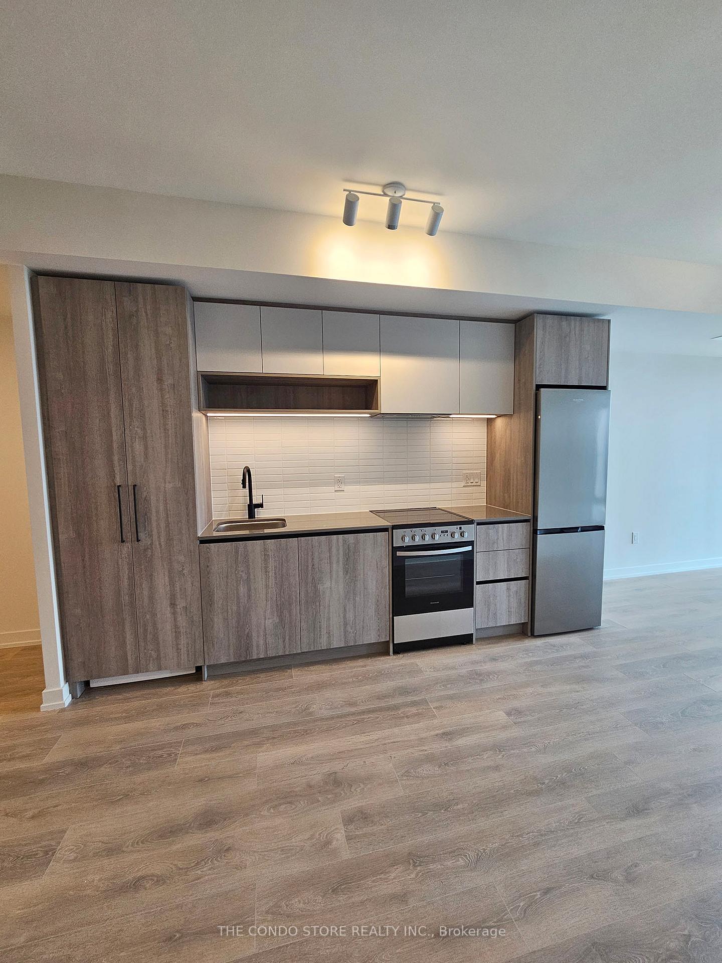 Photo 4 of Unit 807, 181 Sterling Road, Toronto, Dufferin Grove — HOMEH