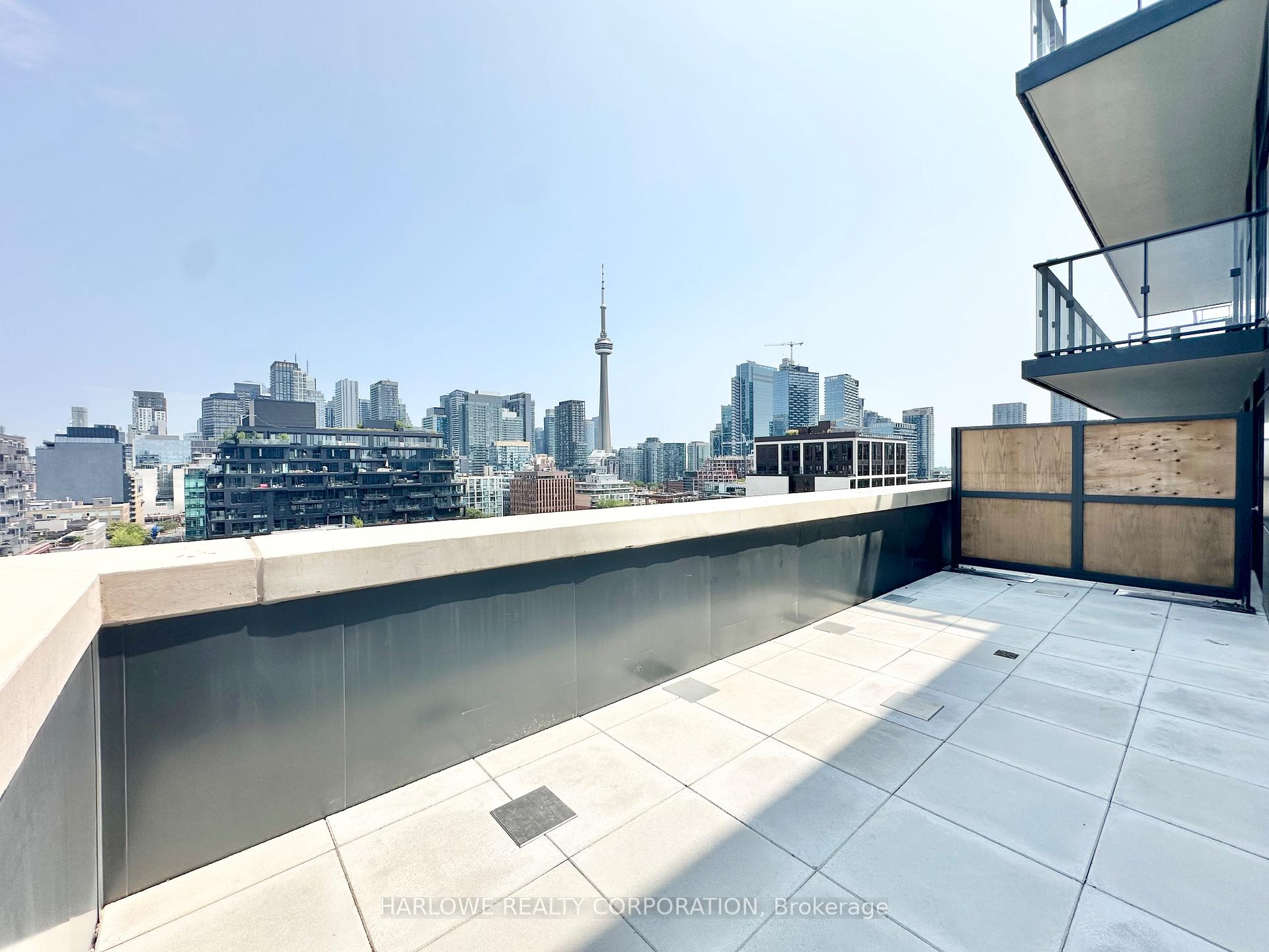 Front of Unit 1404, 543 Richmond Street W