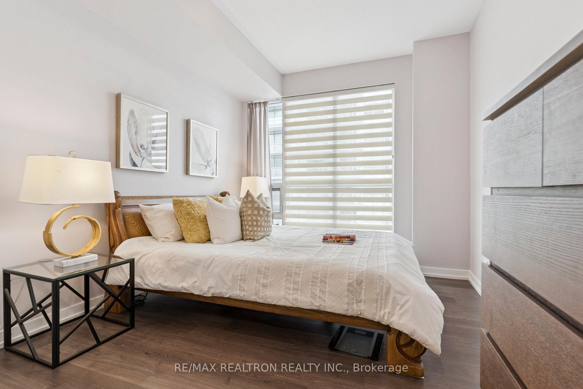 Photo 8 of Unit 2407, 89 Dunfield Avenue, Toronto, Mount Pleasant West — HOMEH