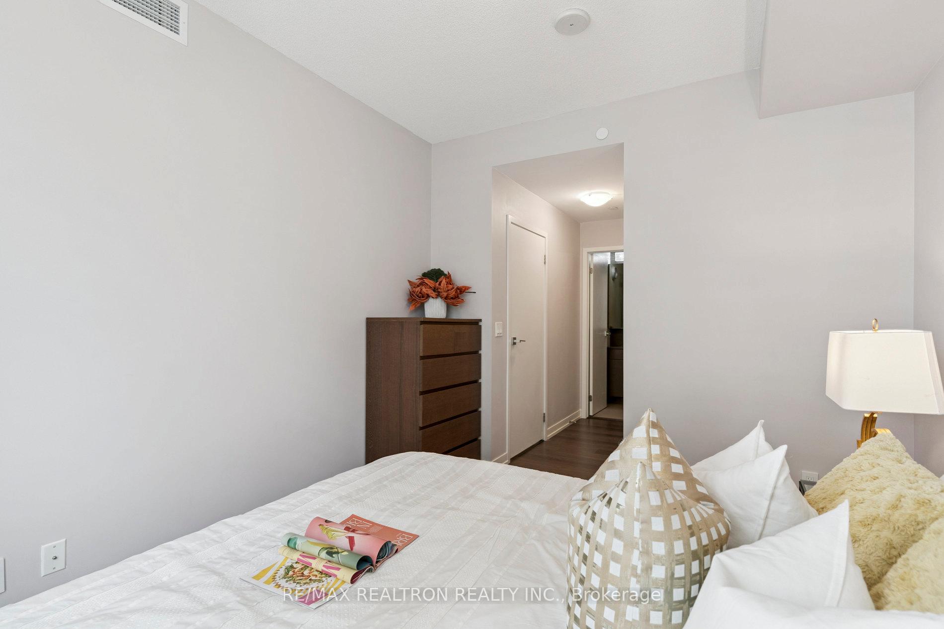 Photo 16 of Unit 2407, 89 Dunfield Avenue, Toronto, Mount Pleasant West — HOMEH