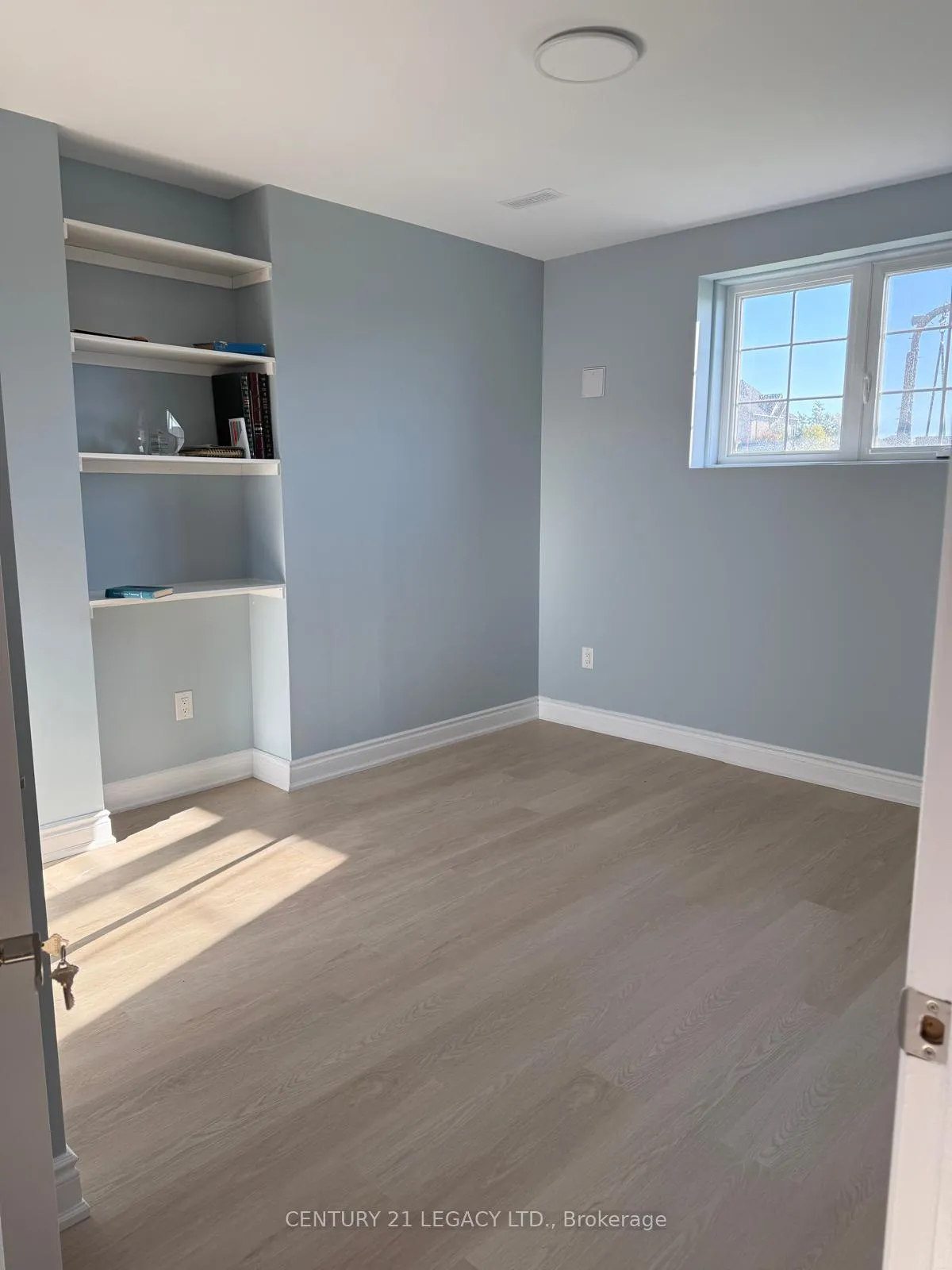 Photo 12 of 38 Lost Canyon Way E, Brampton, Credit Valley — HOMEH