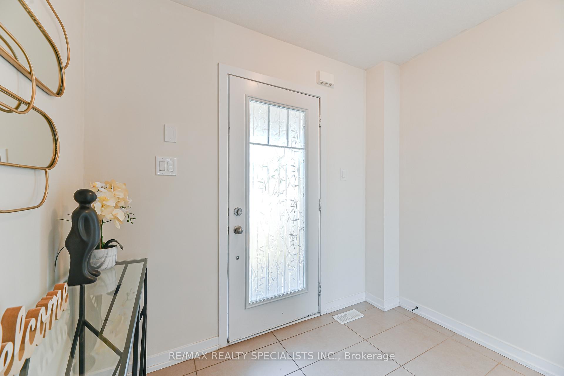 Photo 4 of 63 Bedrock Drive, Hamilton, Stoney Creek Mountain — HOMEH