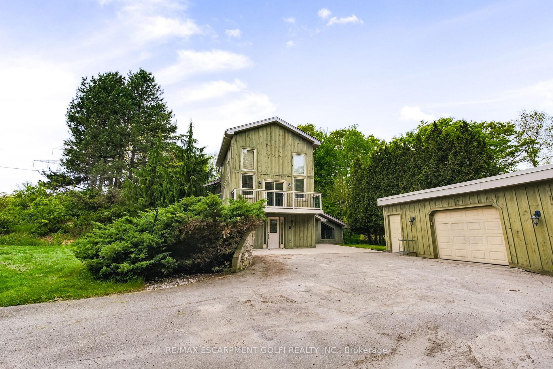 Front of 693 Powerline Road