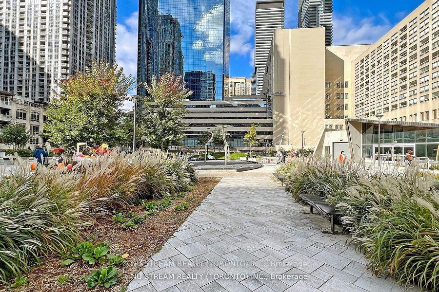 Photo 4 of Unit 3514, 386 Yonge Street, Toronto, Bay Street Corridor — HOMEH