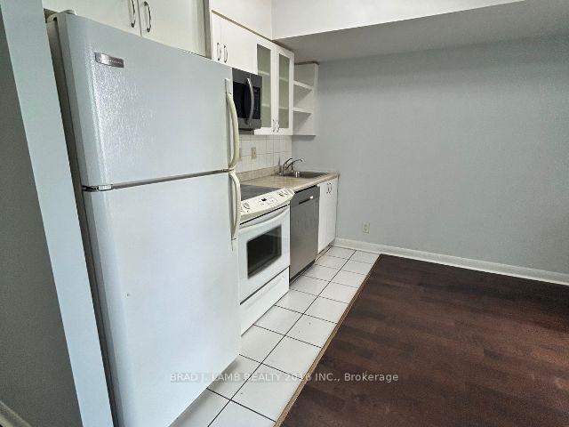 Photo 8 of Unit 636, 600 Fleet Street, Toronto, Niagara — HOMEH