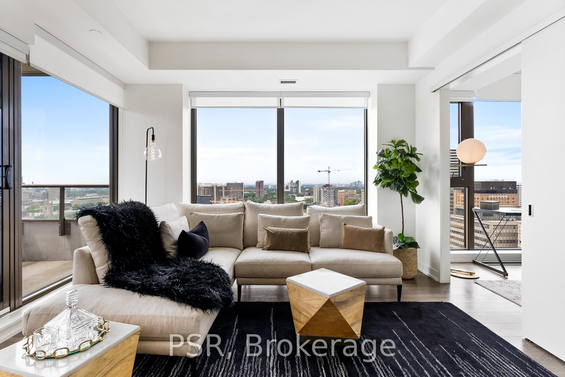 Photo 5 of Unit 2106, 2 St Thomas Street, Toronto, Bay Street Corridor — HOMEH