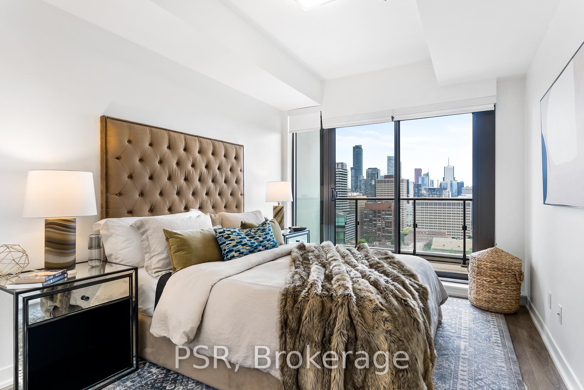 Photo 4 of Unit 2106, 2 St Thomas Street, Toronto, Bay Street Corridor — HOMEH