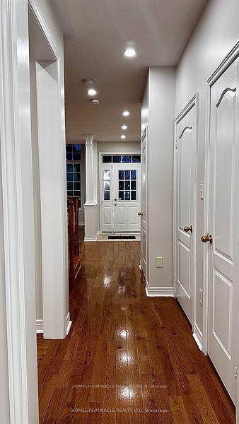 Photo 2 of 19 Collingham Place, Markham, Box Grove — HOMEH