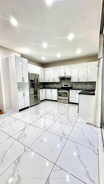 Photo 4 of 19 Collingham Place, Markham, Box Grove — HOMEH