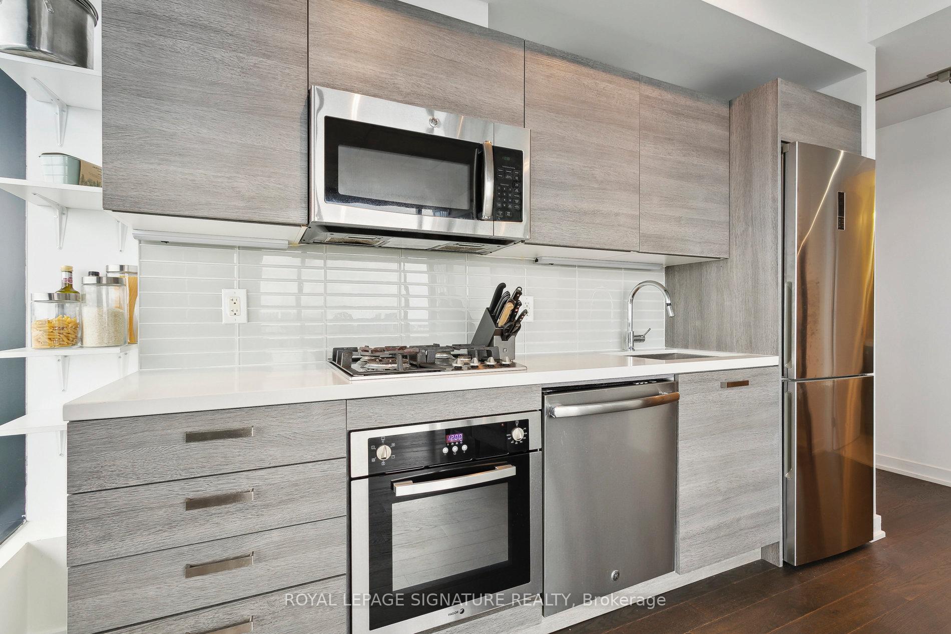 Photo 5 of Unit 2803, 11 Charlotte Street, Toronto, Waterfront Communities — HOMEH