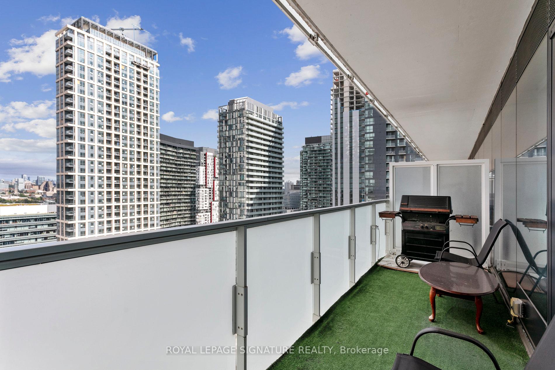 Photo 12 of Unit 2803, 11 Charlotte Street, Toronto, Waterfront Communities — HOMEH