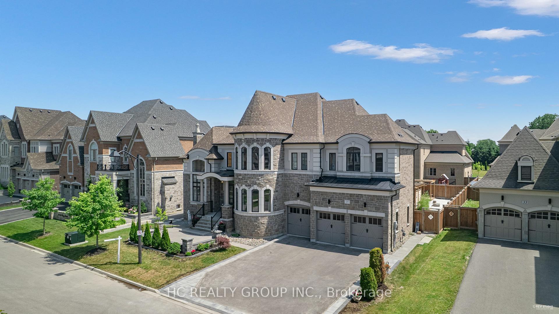 Photo 9 of 27 Sir Henry Court, King, King City — HOMEH
