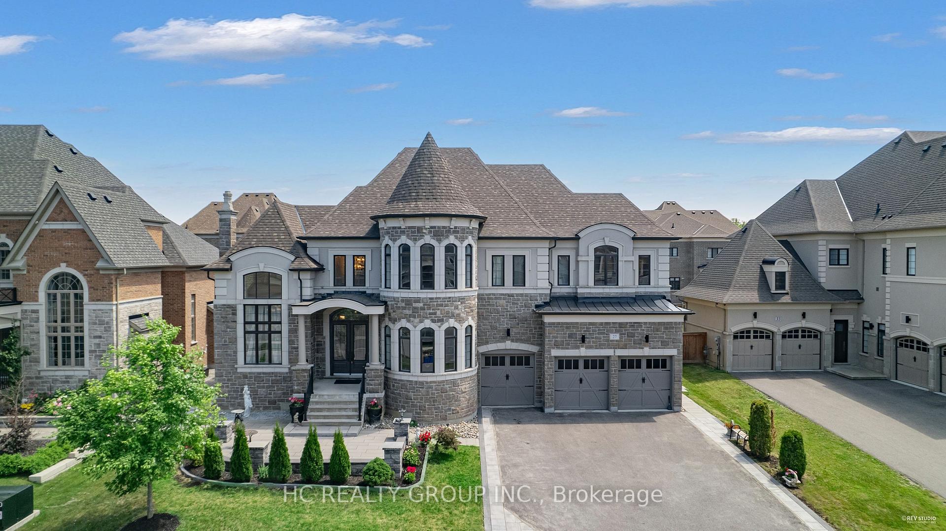 Photo 1 of 27 Sir Henry Court, King, King City — HOMEH