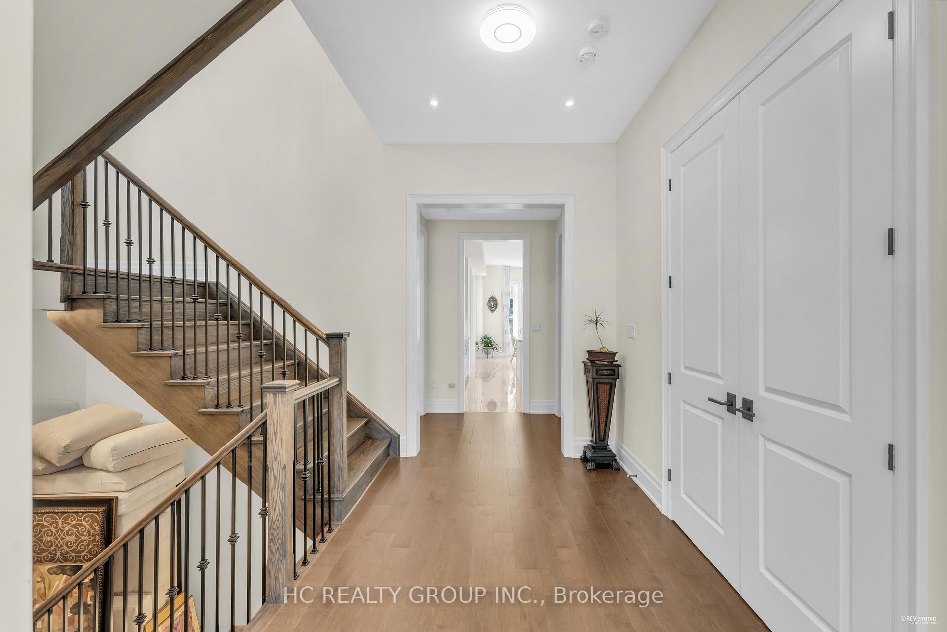 Photo 4 of 27 Sir Henry Court, King, King City — HOMEH