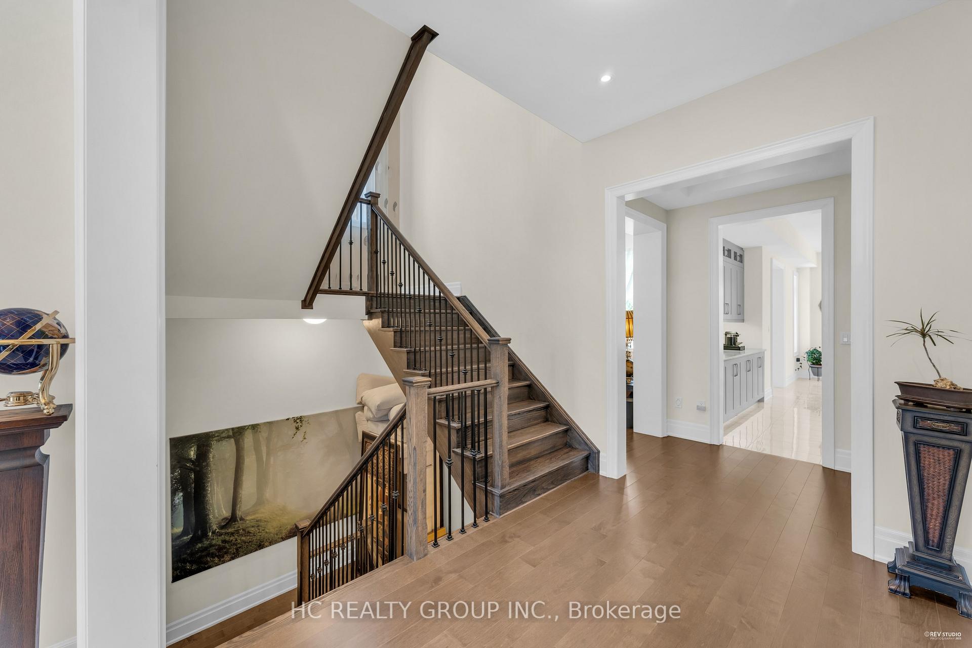 Photo 18 of 27 Sir Henry Court, King, King City — HOMEH