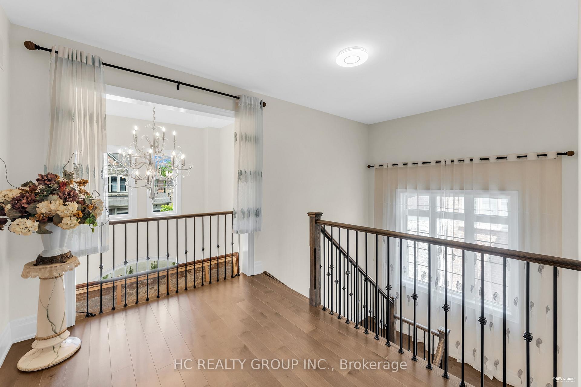 Photo 34 of 27 Sir Henry Court, King, King City — HOMEH