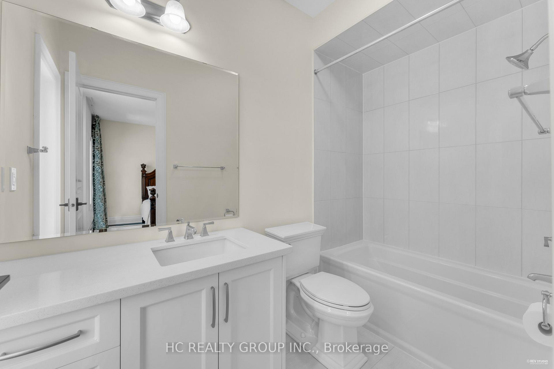 Photo 24 of 27 Sir Henry Court, King, King City — HOMEH