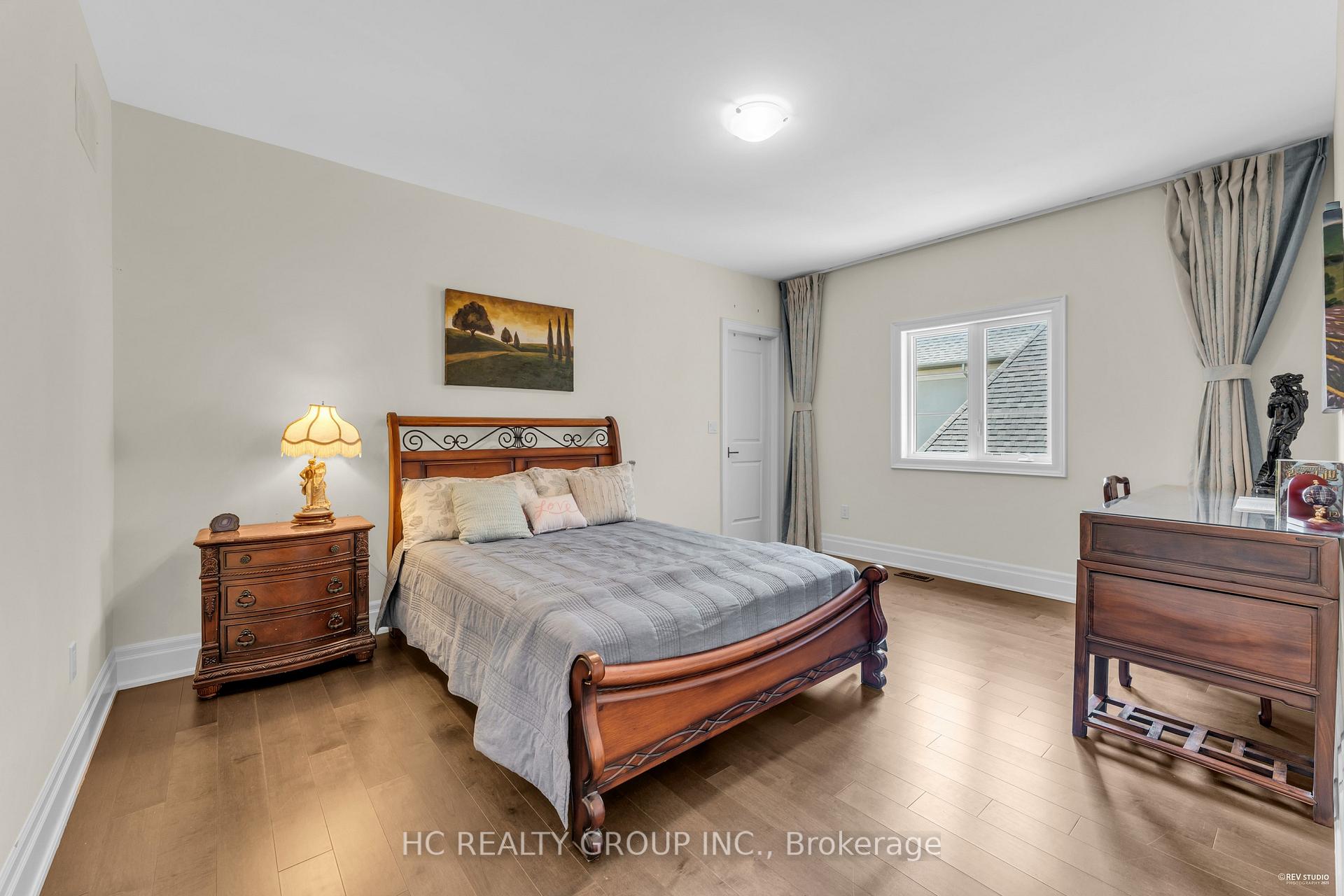 Photo 32 of 27 Sir Henry Court, King, King City — HOMEH