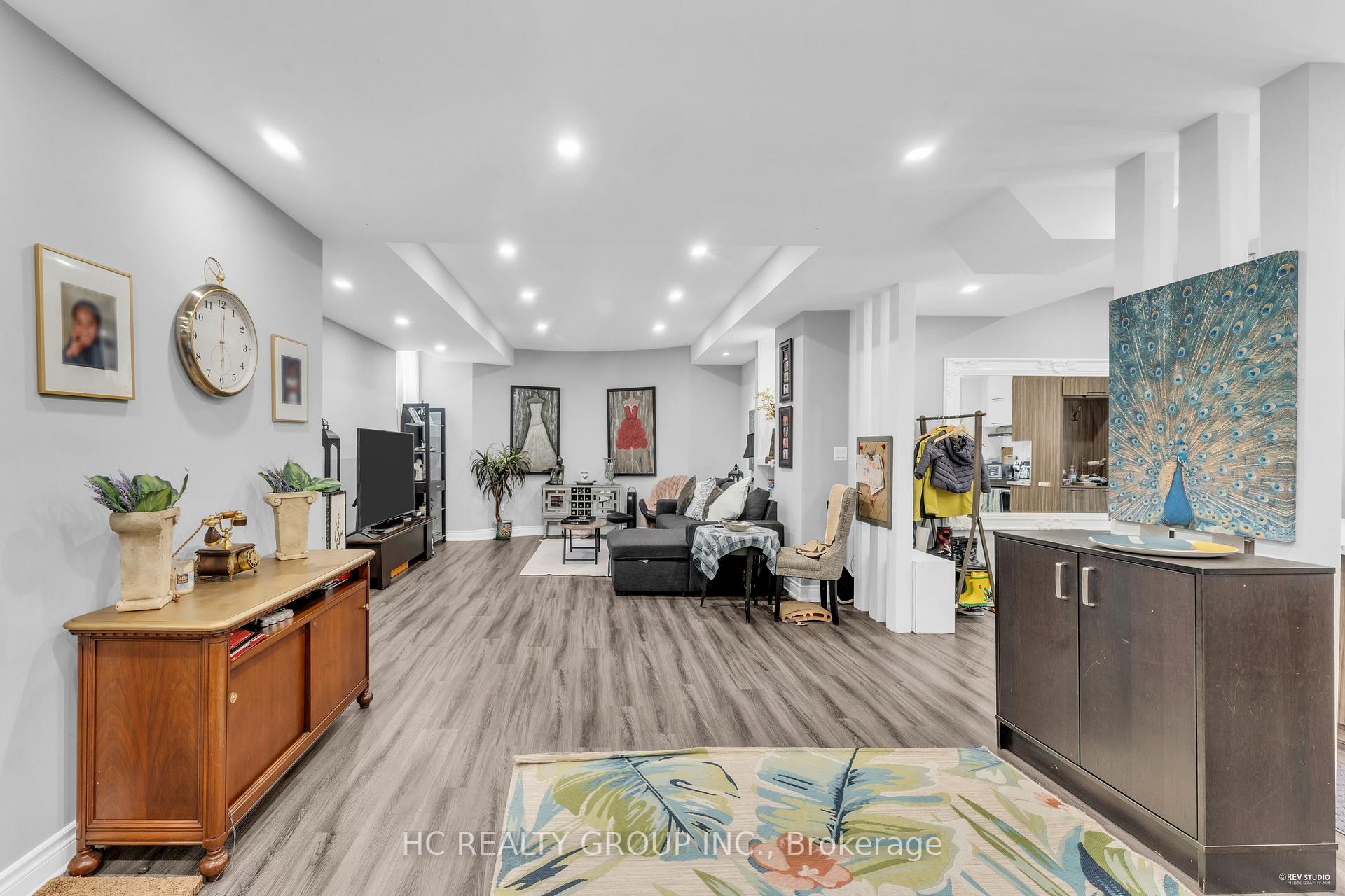 Photo 37 of 27 Sir Henry Court, King, King City — HOMEH