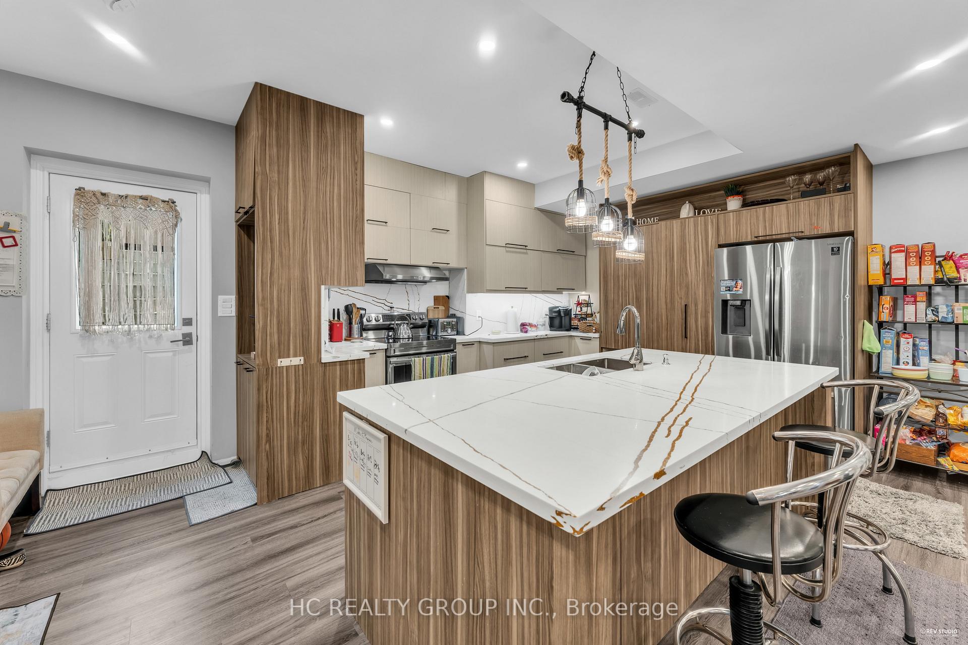 Photo 39 of 27 Sir Henry Court, King, King City — HOMEH