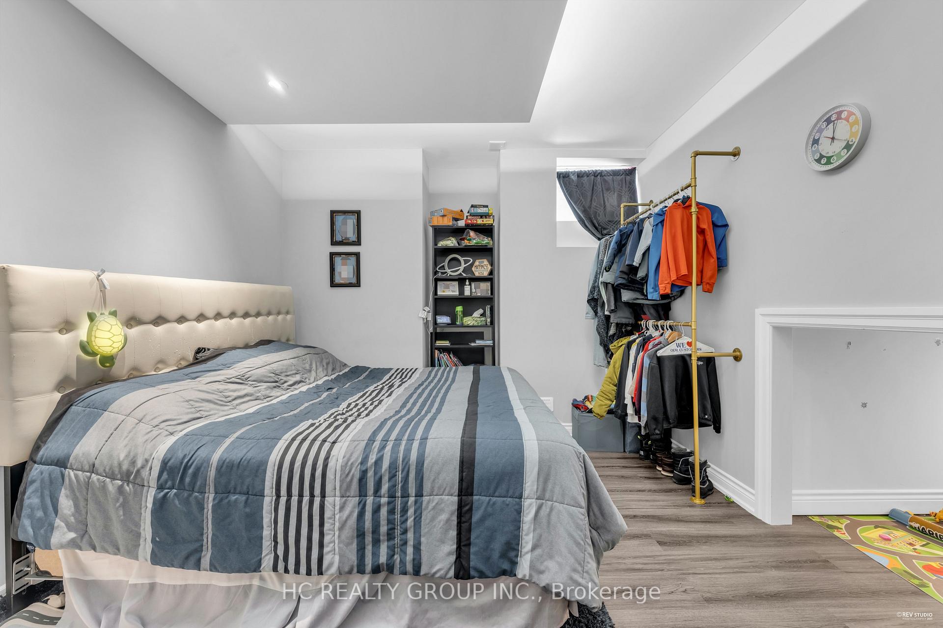 Photo 38 of 27 Sir Henry Court, King, King City — HOMEH