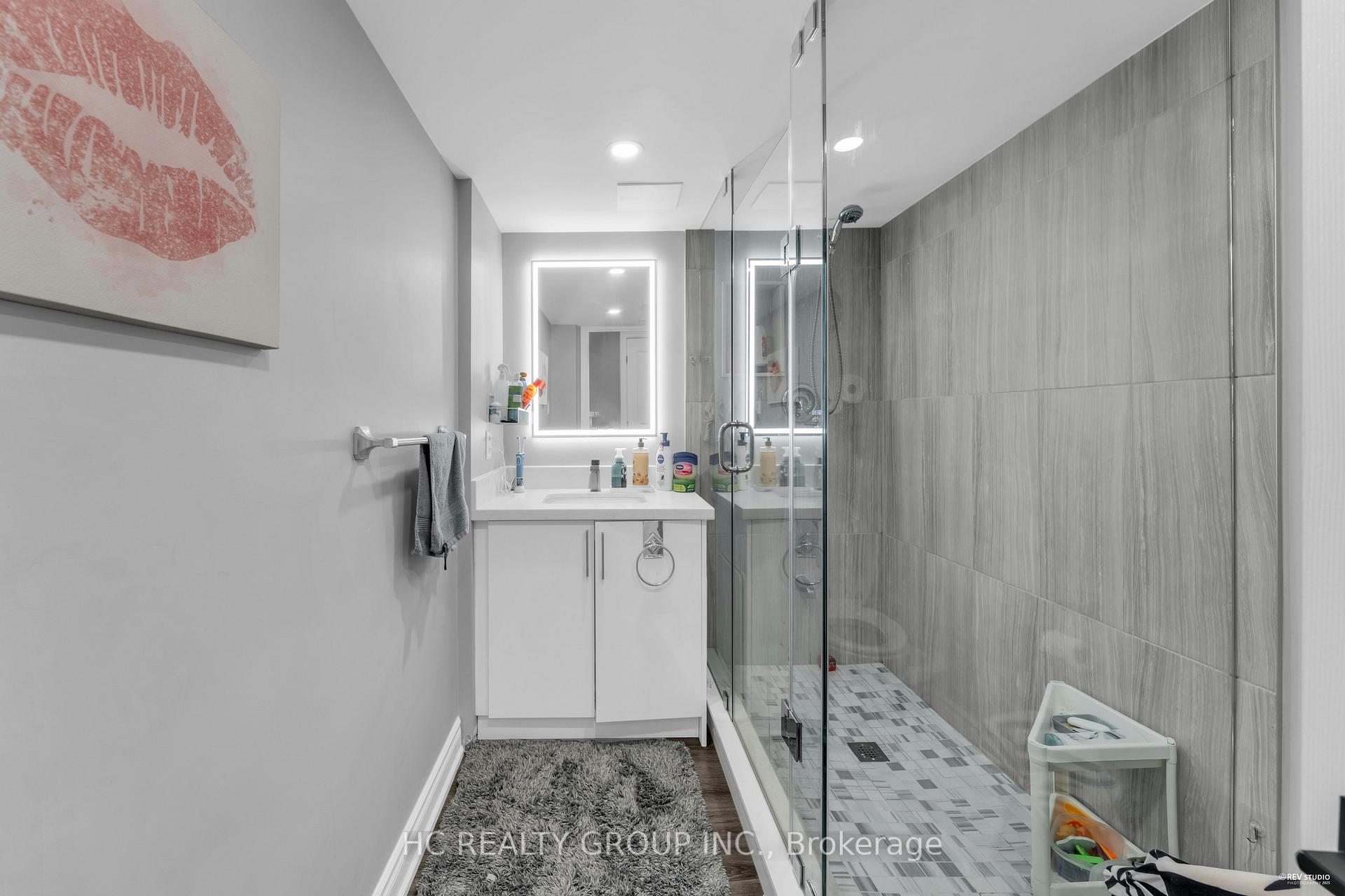 Photo 41 of 27 Sir Henry Court, King, King City — HOMEH
