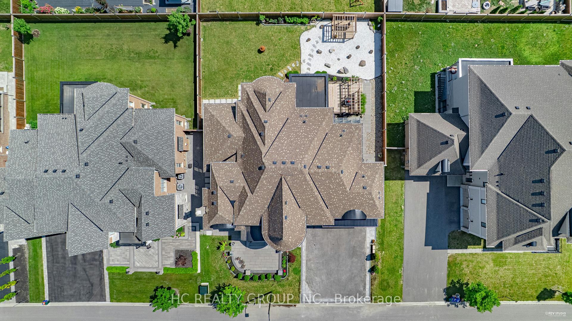 Photo 50 of 27 Sir Henry Court, King, King City — HOMEH