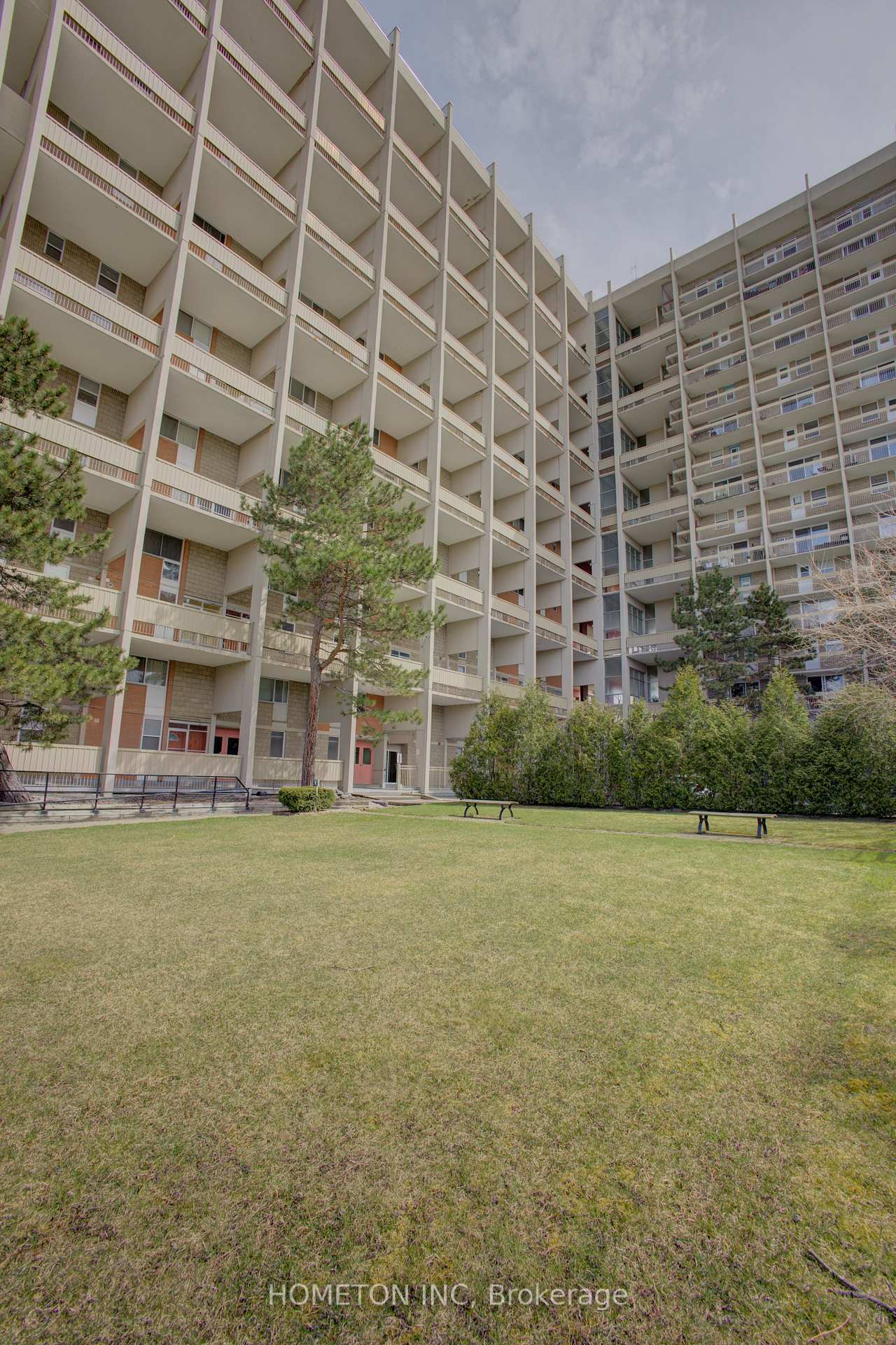 Photo 10 of Unit 831, 350 Quigley Road, Hamilton, Vincent — HOMEH